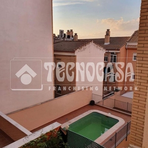 Piso en alquiler en Linares de 2 habitaciones con piscina y muebles