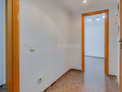 Piso en carrer de torres jordi piso con 3 habitaciones con ascensor y aire acondicionado en Tarragona