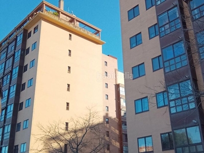 Piso en maquinilla 4 piso en urbanización santa eugenia en Madrid