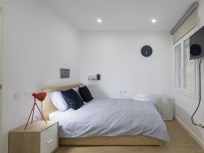 Se alquila habitación en piso de 5 dormitorios, Sants, Barcelona