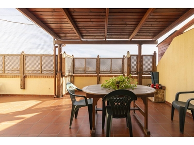 Venta de ático con terraza en Torrefiel (Valencia)