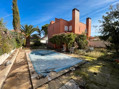 Venta de casa con piscina y terraza en Cabanillas del Campo