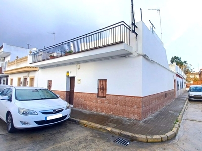 Venta de casa con terraza en El Cuervo de Sevilla