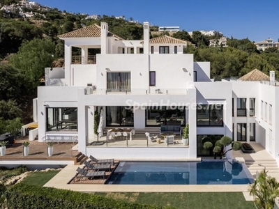 Villa for sale in Alto de los Monteros, Marbella