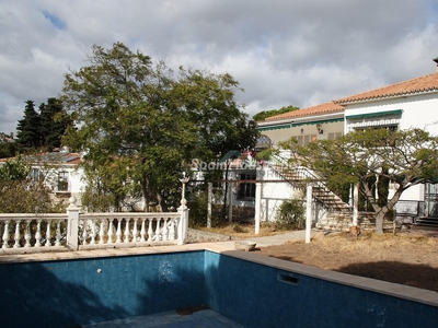 Villa en venta en Benajarafe