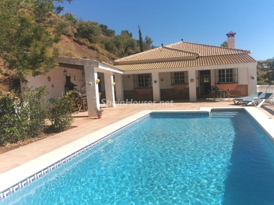 Villa for sale in Comares