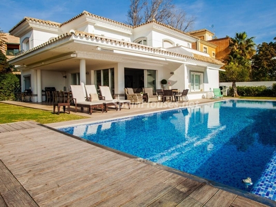 Villa en venta en Costabella, Marbella