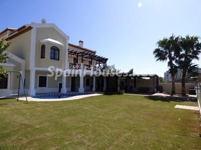 Villa for sale in Torrequebrada, Benalmádena