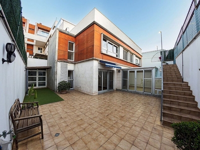 Alquiler de dúplex en avenida Federico García Lorca de 3 habitaciones con terraza y garaje