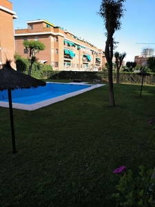 Alquiler de dúplex en calle Castillo de Marchenilla de 5 habitaciones con piscina y garaje