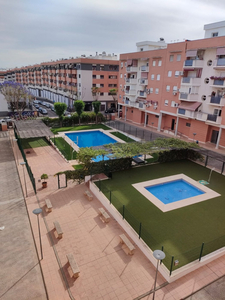 Alquiler de piso con piscina y terraza en Montequinto (Dos Hermanas), Zona Avenida de Europa