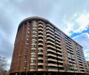 Alquiler de piso en avenida Juan Carlos I de 4 habitaciones con terraza y garaje