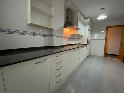 Alquiler de piso en Carretas - Huerta de Marzo - La Pajarita de 3 habitaciones con muebles y aire acondicionado