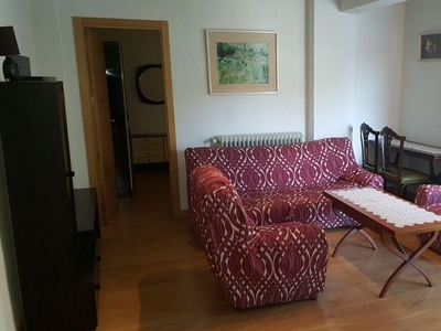Alquiler de piso en Centro - Cuenca de 3 habitaciones con terraza y muebles