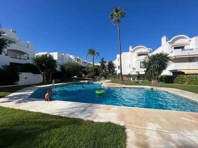 Alquiler de piso en Paraíso - Atalaya- Benamara de 2 habitaciones con terraza y piscina