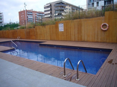 Alquiler de piso en Sant Pere i Sant Pau de 2 habitaciones con terraza y piscina