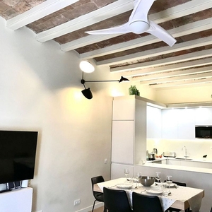 Alquiler de piso en Sant Pere, Santa Caterina i la Ribera de 2 habitaciones con muebles y balcón