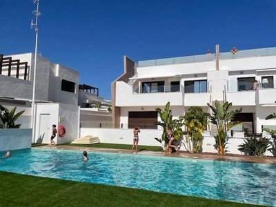 Ático en venta en avenida Cofradias de 2 habitaciones con terraza y piscina