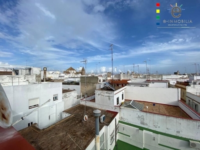 Ático en venta en La Caleta - La Viña de 2 habitaciones con terraza y aire acondicionado