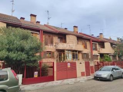 Casa adosada 4 habitaciones, Estación Renfe-Los Manantiales, Guadalajara