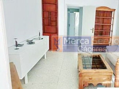 Piso en alquiler en Centro - Cáceres de 3 habitaciones con terraza y muebles