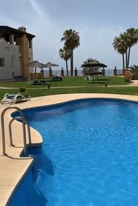 Piso en alquiler en Los Monteros - Bahía de Marbella de 2 habitaciones con terraza y piscina