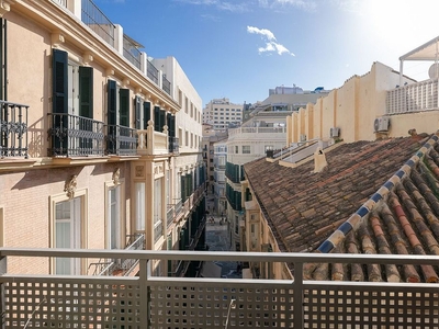 Piso en venta en calle Ángel Ganivet de 3 habitaciones con balcón y aire acondicionado