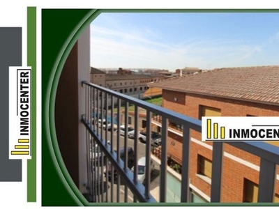 Piso en venta en Fuensalida de 4 habitaciones con terraza y balcón