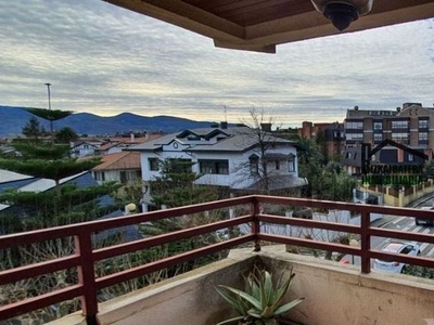 Piso en venta en Neguri de 3 habitaciones con terraza y garaje
