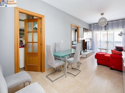 Venta de piso en Alhendín de 2 habitaciones con terraza y garaje