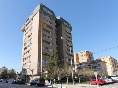 Venta de piso en avenida De la Paz de 4 habitaciones con terraza y garaje