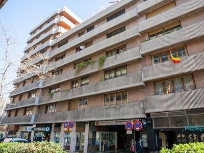 Venta de piso en calle De Marceliano Isábal de 5 habitaciones con garaje y aire acondicionado
