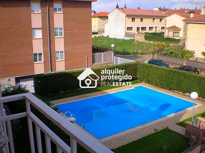 Venta de piso en calle Las Moras de 3 habitaciones con terraza y piscina