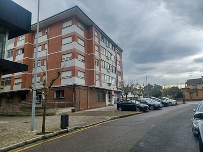 Venta de piso en Castrillón de 4 habitaciones con terraza y garaje