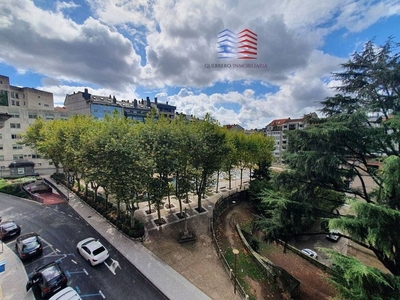 Venta de piso en Centro - Ourense de 5 habitaciones con terraza y garaje