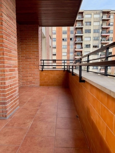 Venta de piso en Iturrama de 4 habitaciones con terraza y garaje