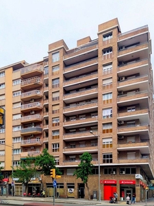 Venta de piso en Joc de la Bola - Camps d'Esports - Ciutat Jardí - Montcada de 4 habitaciones con balcón y aire acondicionado