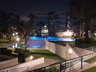 Venta de piso en Plaça Europa i Covamar de 2 habitaciones con terraza y piscina