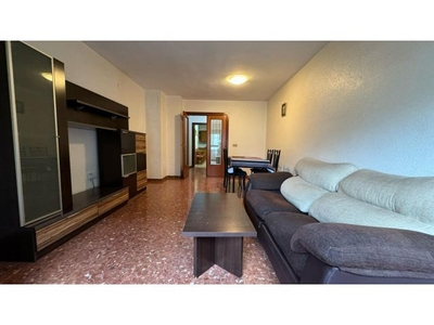 VENTA EN CASTELLÓN CON PATIO Y BALCÓN