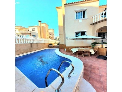 Villa en Venta en Orihuela Costa, Alicante