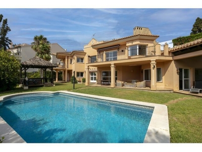 Villa en venta en Urb. Hacienda las Chapas, Marbella East