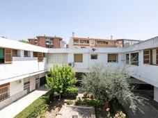 Venta Casa adosada en Barriada de la Paz Pinos Puente. 105 m²