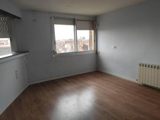 Venta Piso Barberà del Vallès. Piso de tres habitaciones en Calle via de Sant Oleguer. Buen estado octava planta con balcón