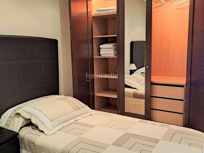 Alquiler apartamento con 2 habitaciones amueblado con ascensor, parking, piscina, aire acondicionado y vistas al mar en Estepona