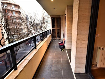 Alquiler apartamento en del comte de vinatesa 1 piso con parking y trastero en Lleida