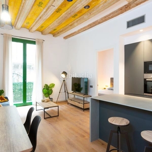 Alquiler apartamento piso modernista en pleno centro en Barcelona