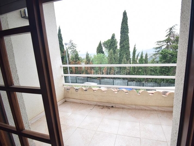 Alquiler casa adosada con 4 habitaciones con parking, piscina, calefacción, aire acondicionado y jardín en Girona