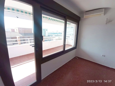 Alquiler piso amplio piso sin muebles + 2 terrazas + 4 dormitorios = c/cuarteles en Málaga