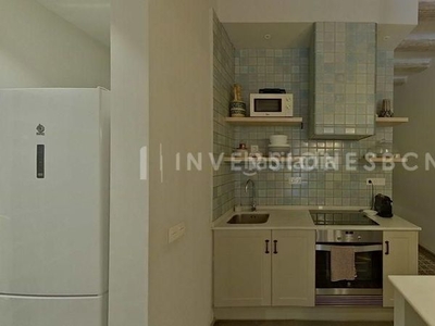 Alquiler piso con 2 habitaciones con ascensor, calefacción y aire acondicionado en Barcelona