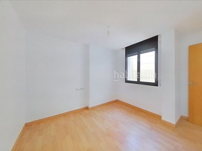 Alquiler piso con 3 habitaciones con parking y calefacción en Girona